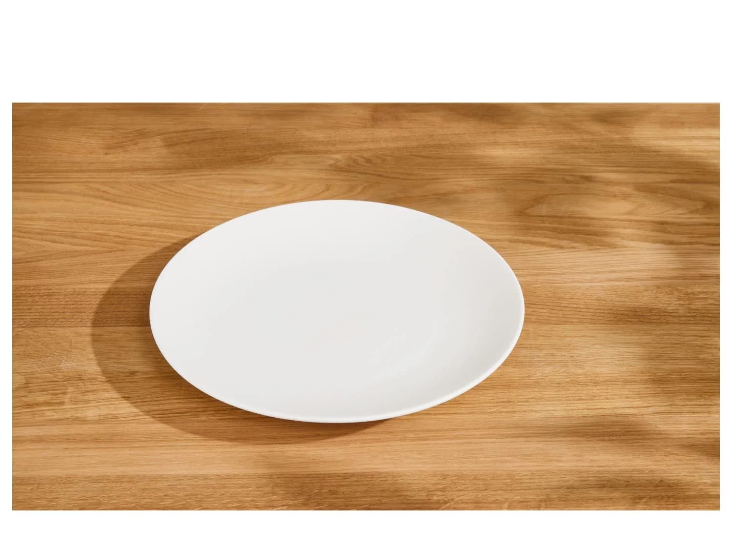 Service de vaisselle en porcelaine, 18 pièces