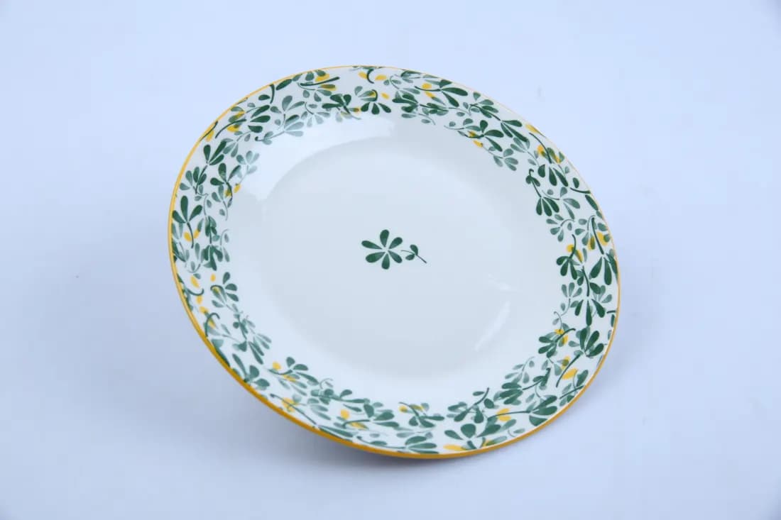 Assiette plate ronde 22.9 cm – Motif Feuillage printanier