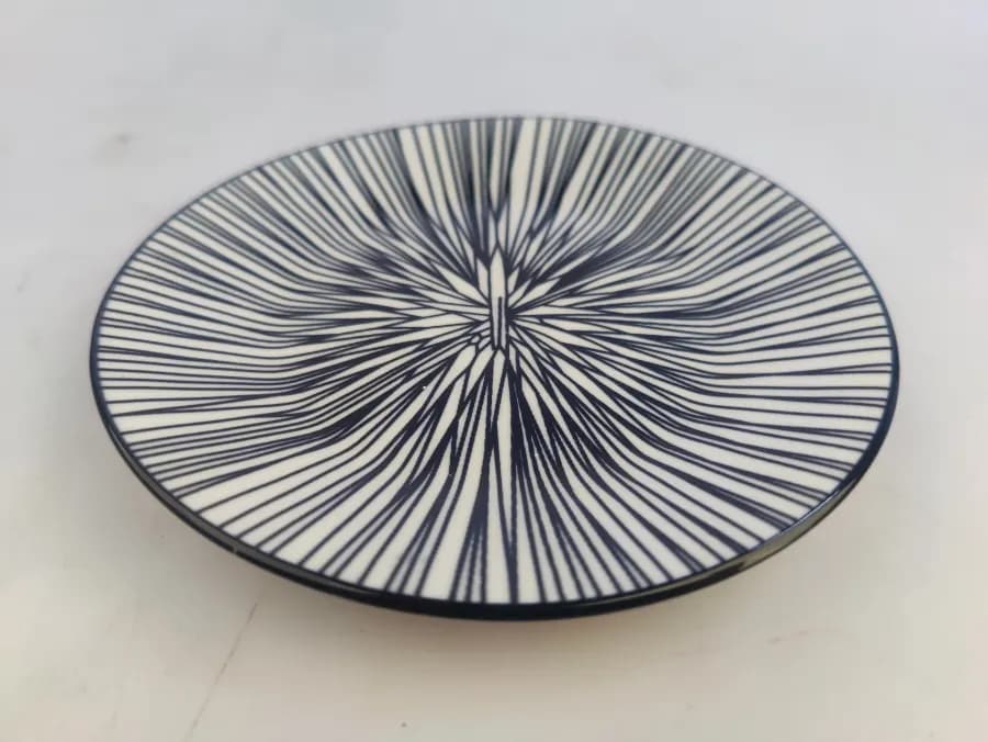 Assiette Plate Ronde 15,2 cm - Motif Aléatoire – Design Moderne & Graphique