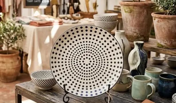 Assiette Plate Ronde 17,7 cm Polka Dots – Design à Pois, Élégante et Polyvalente