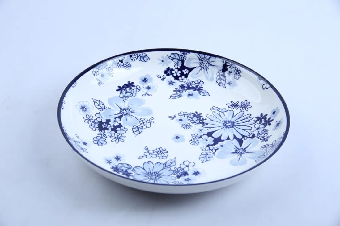 Assiette Creuse 22,9 cm Fleurs Indigo – Élégance Florale et Praticité Quotidienne