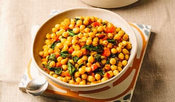 Pois chiches à l'indienne, tomate, épinard