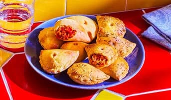 Empanadillas - Chaussons à la tomate, thon et chorizo, fromage