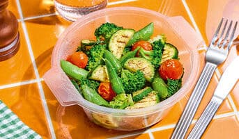 Bol vapeur brocolis, pois croquants, courgettes grillées, tomates cerises