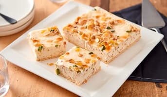 Nougat glacé, crème au nougat, biscuit aux amandes