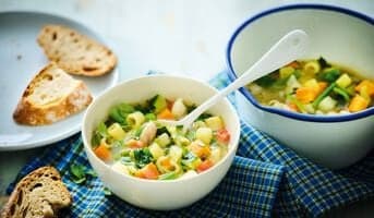 Légumes pour potage minestrone bio, Italie