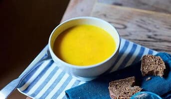Velouté courge butternut, lentille corail, citron