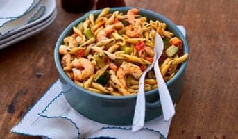 Pâtes, crevettes, courgettes grillées, sauce au basilic