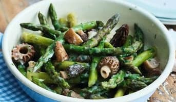Poêlée pointes asperges vertes, cèpes et morilles