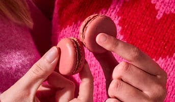 2 macarons framboise