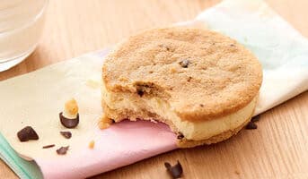 Cookie glacé crème glacée à la vanille