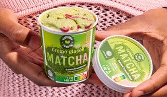 Crème glacée matcha sauce framboise