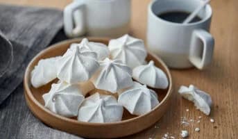 14 Mini meringues