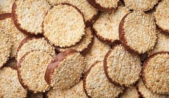 Biscuits meringués noisettes et chocolat au lait