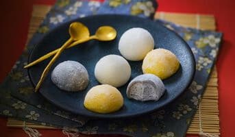6 Mochis glacés noix coco, sésame noir, mangue