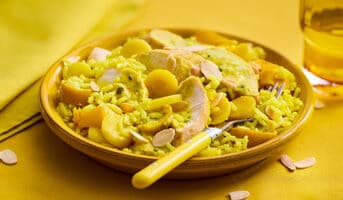 Emincés de poulet, riz à la sauce mangue et curry