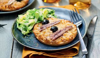 2 Pissaladières oignons, olives noires, anchois