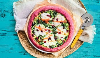 Pizza houmous basilic stracciatella, sce framboise