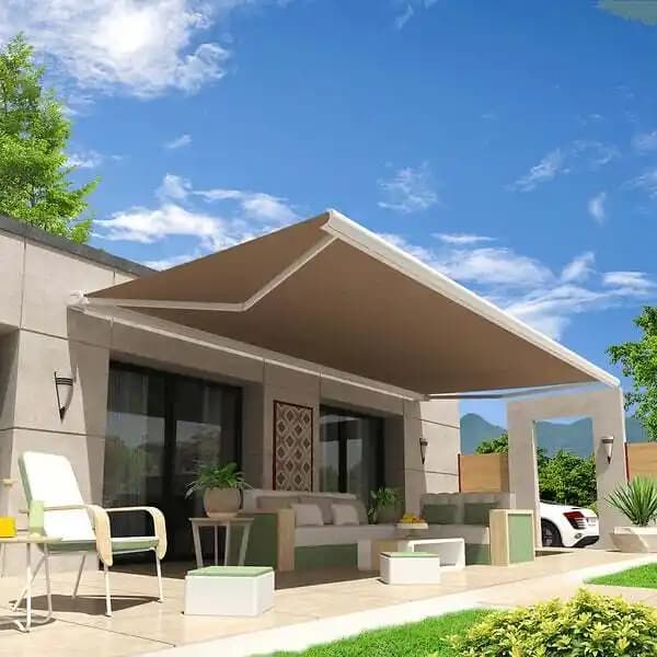 Store banne coffre HEVOA 6,00x3,50 M (Motorisé Secours à Télécommande + LED - Blanc - Taupe)